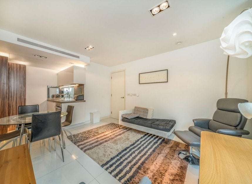 Flat Longford Street in Greater London