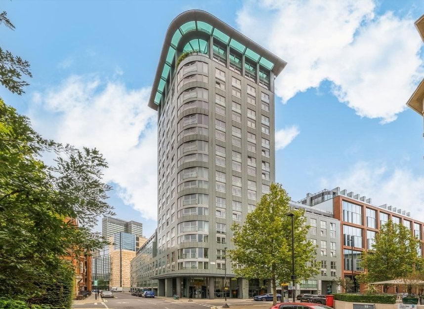 Flat Longford Street in Greater London
