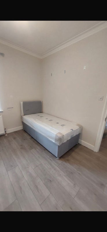 Room Chobham Road in Greater London