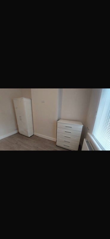 Room Chobham Road in Greater London