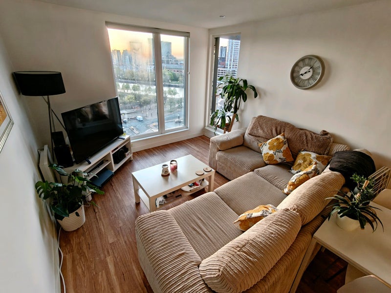 Flat Elmira Way in Salford