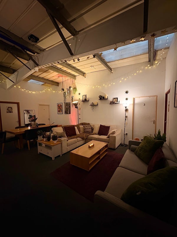 Room Grosvenor Way in Greater London