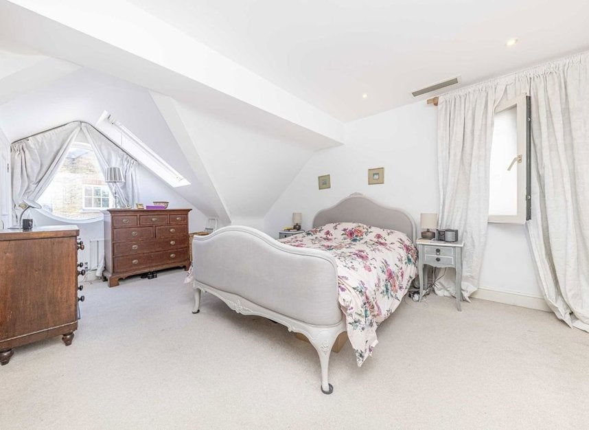 Flat Clarence Street in Greater London