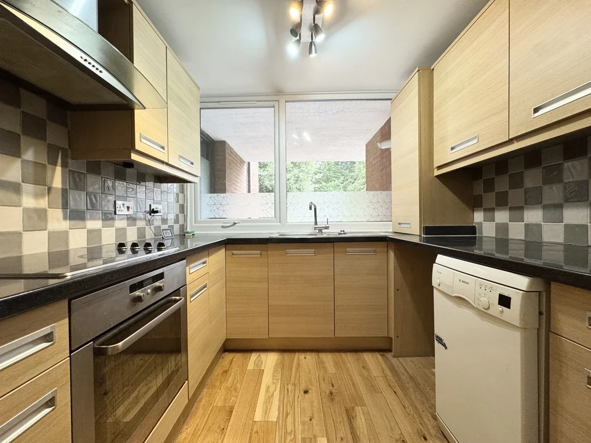 Flat Chandos Way in Greater London