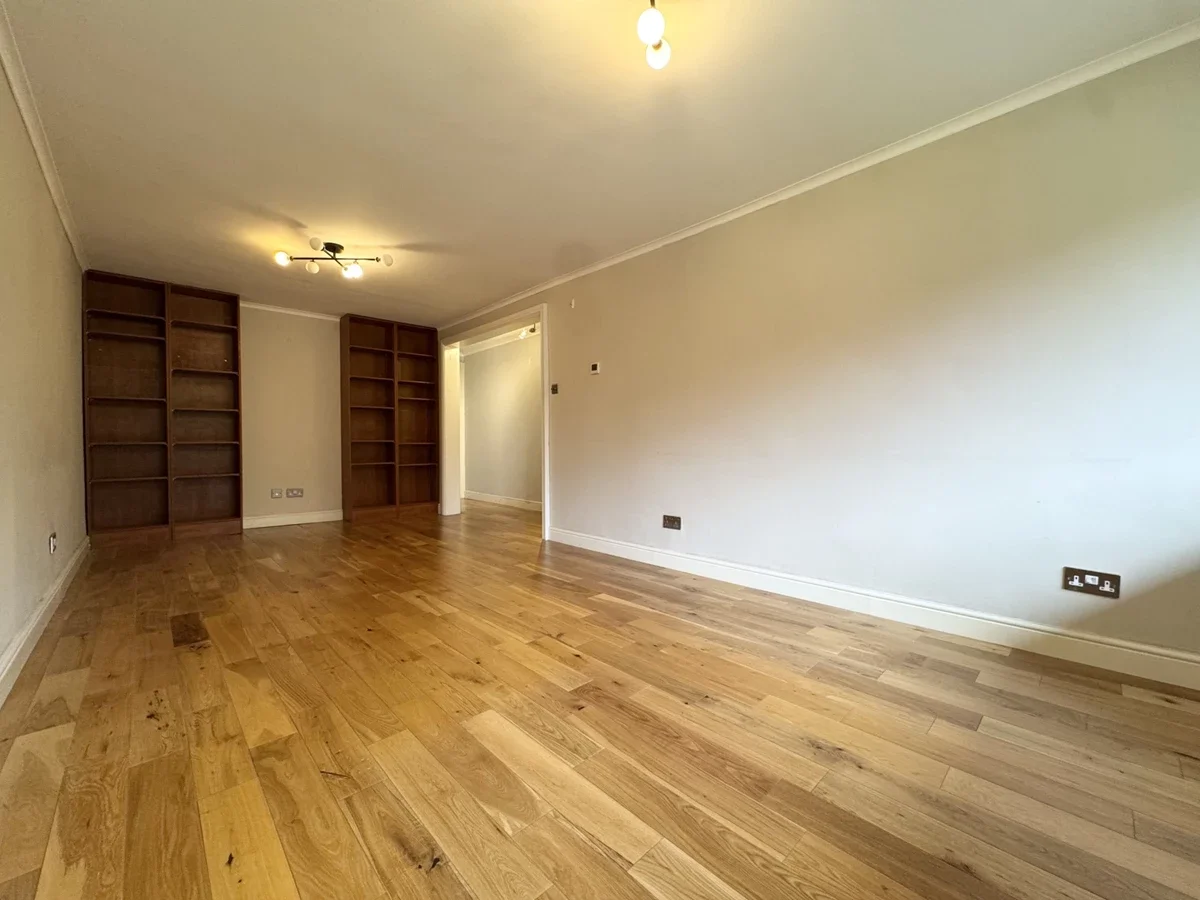 Flat Chandos Way in Greater London