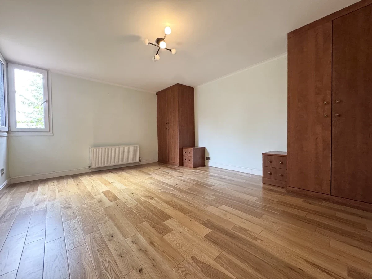 Flat Chandos Way in Greater London