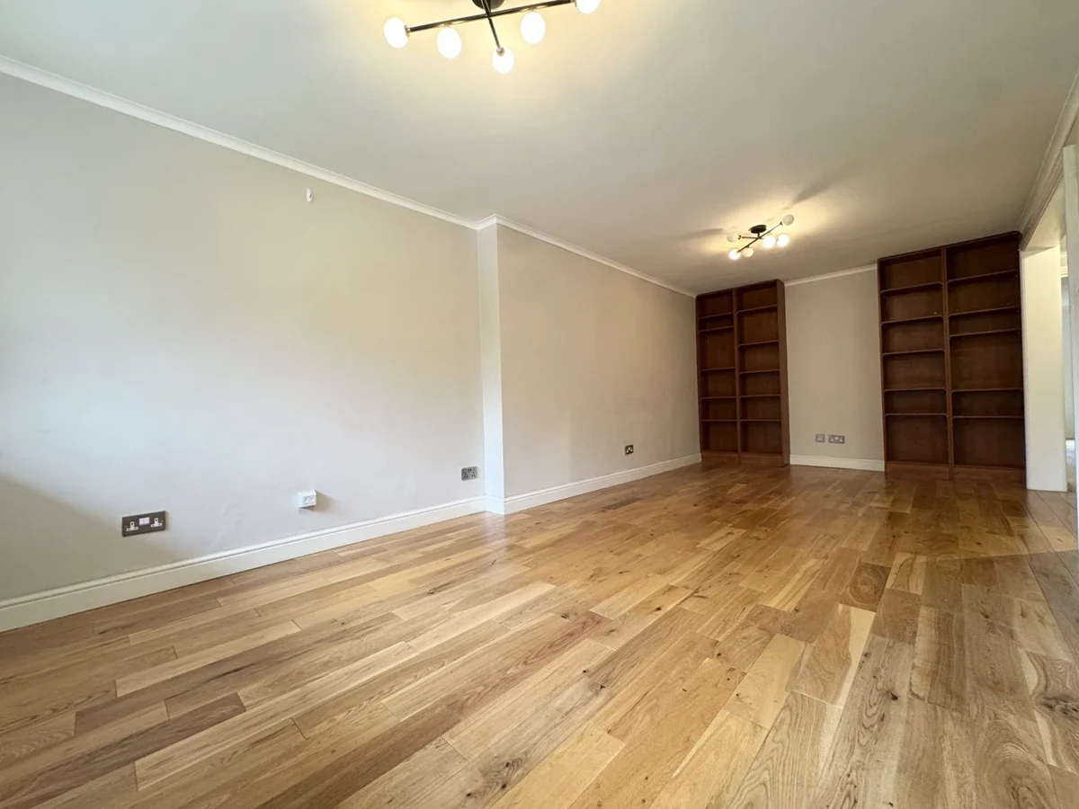 Flat Chandos Way in Greater London