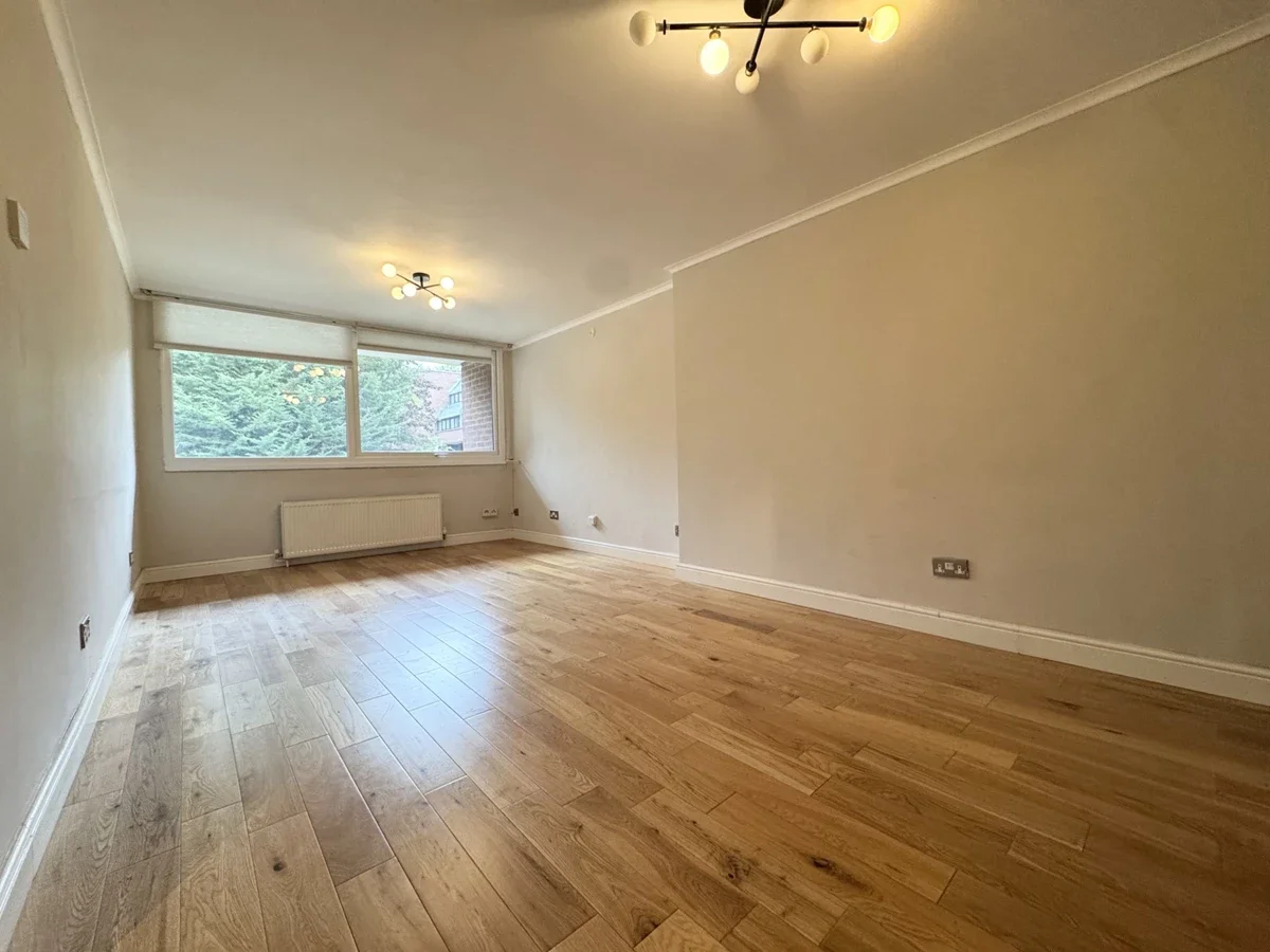 Flat Chandos Way in Greater London