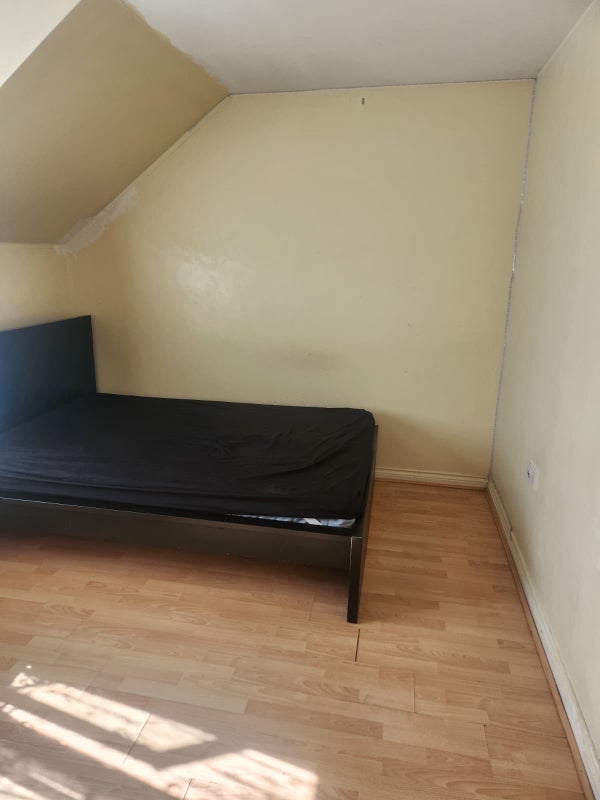Room Waterside Close in Greater London