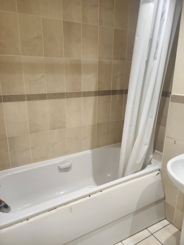 Room Waterside Close in Greater London