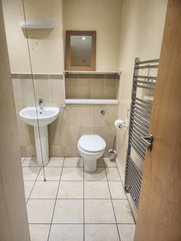 Room Waterside Close in Greater London