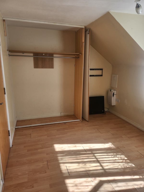 Room Waterside Close in Greater London