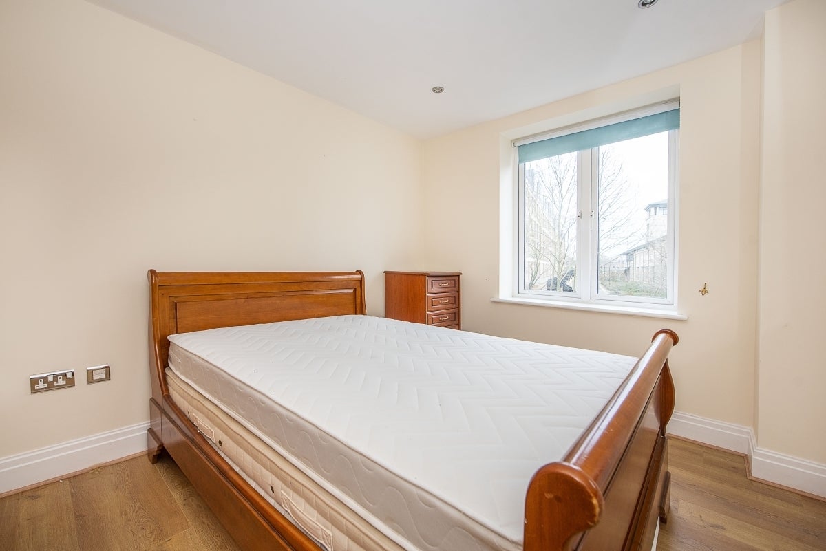 Flat Strand Drive in Greater London