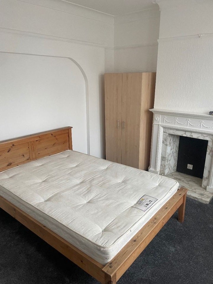 Room Pretoria Road North in Greater London