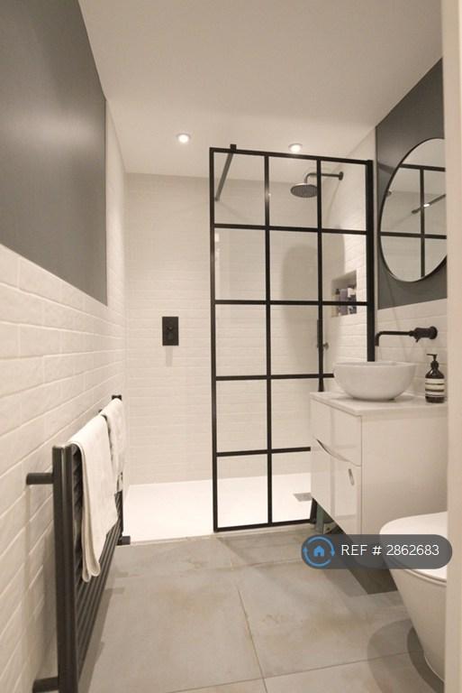 Flat Maple Mews in Greater London