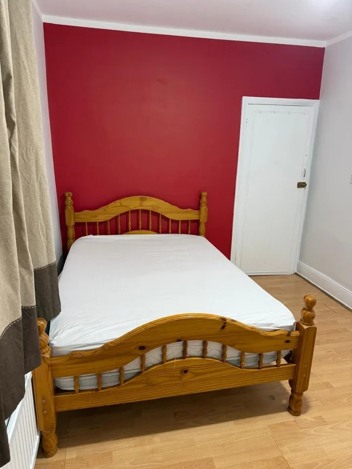 Room Gartmore Road in Greater London