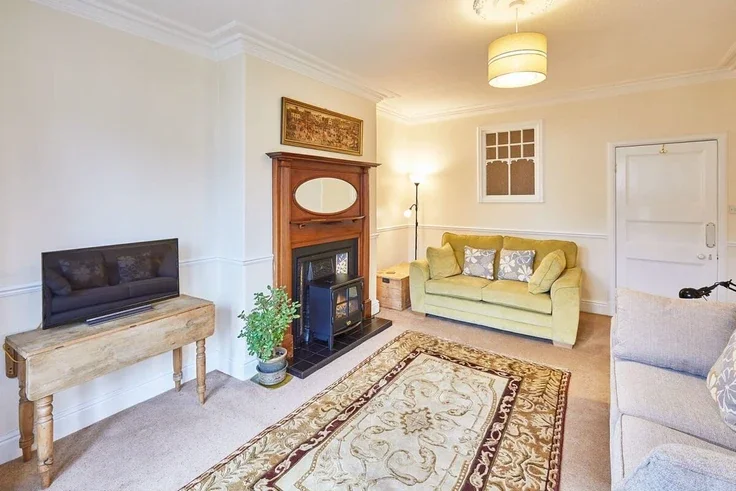 Flat Grosvenor Road in Scarborough