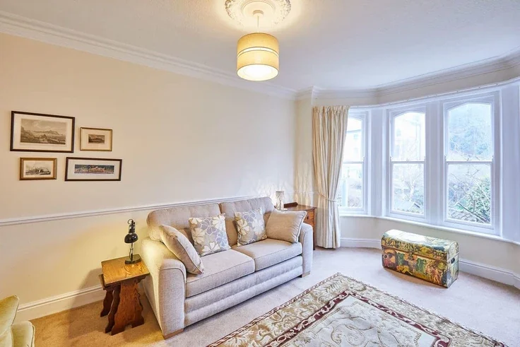 Flat Grosvenor Road in Scarborough