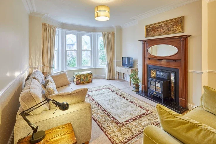 Flat Grosvenor Road in Scarborough