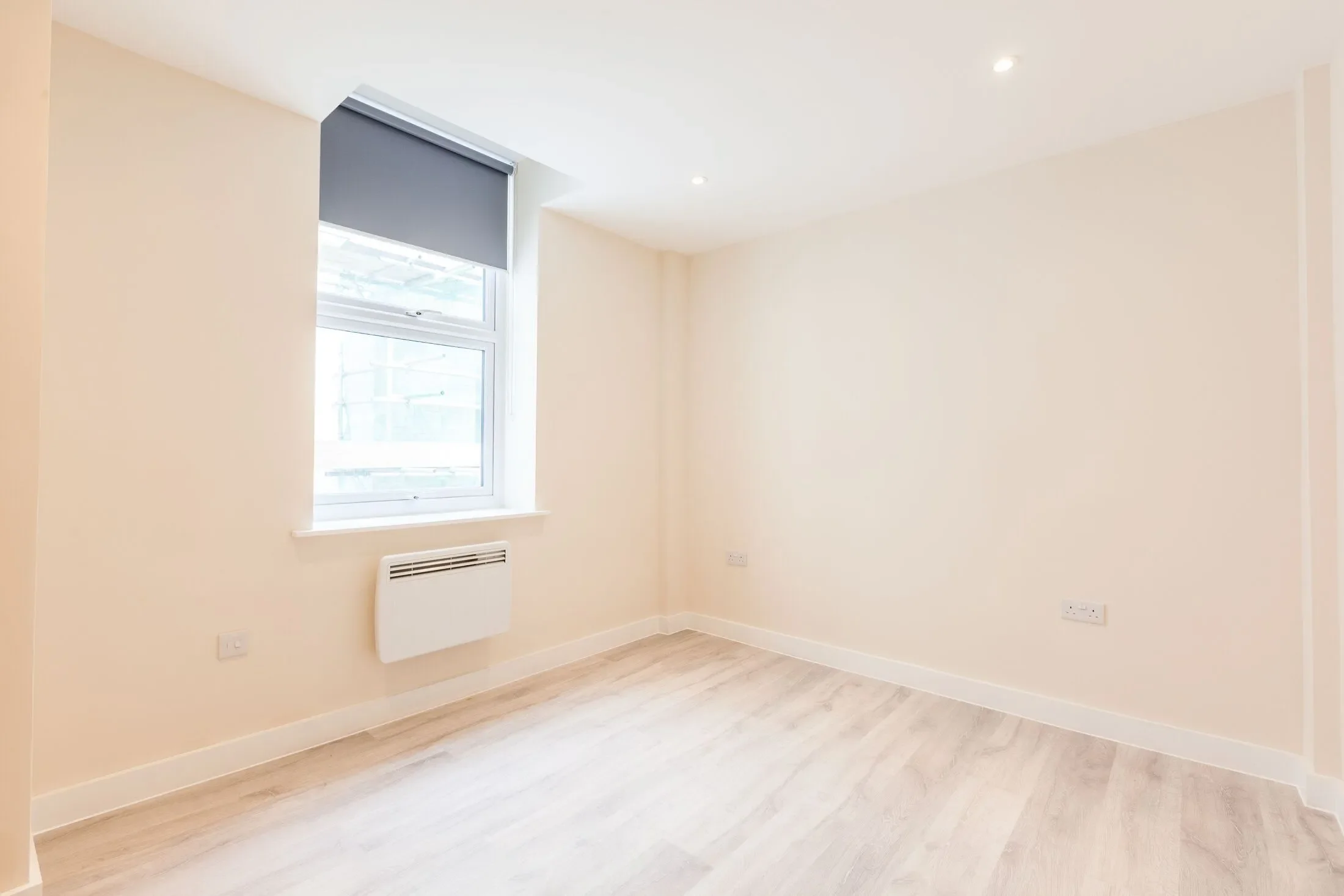 Flat Beehive Place in Greater London