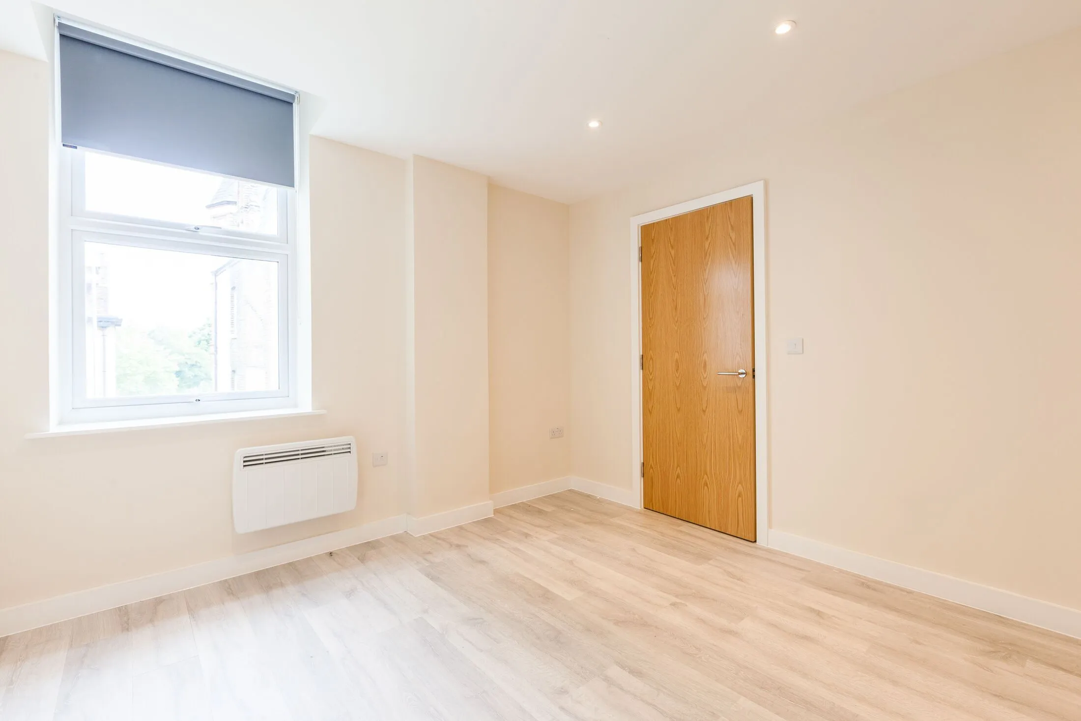 Flat Beehive Place in Greater London