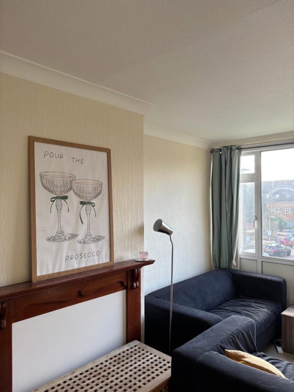 Room Heathfield Road in Greater London