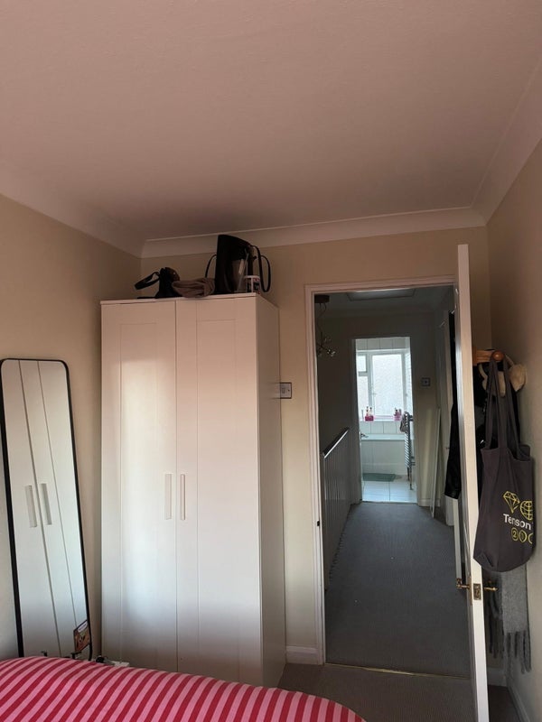 Room Heathfield Road in Greater London