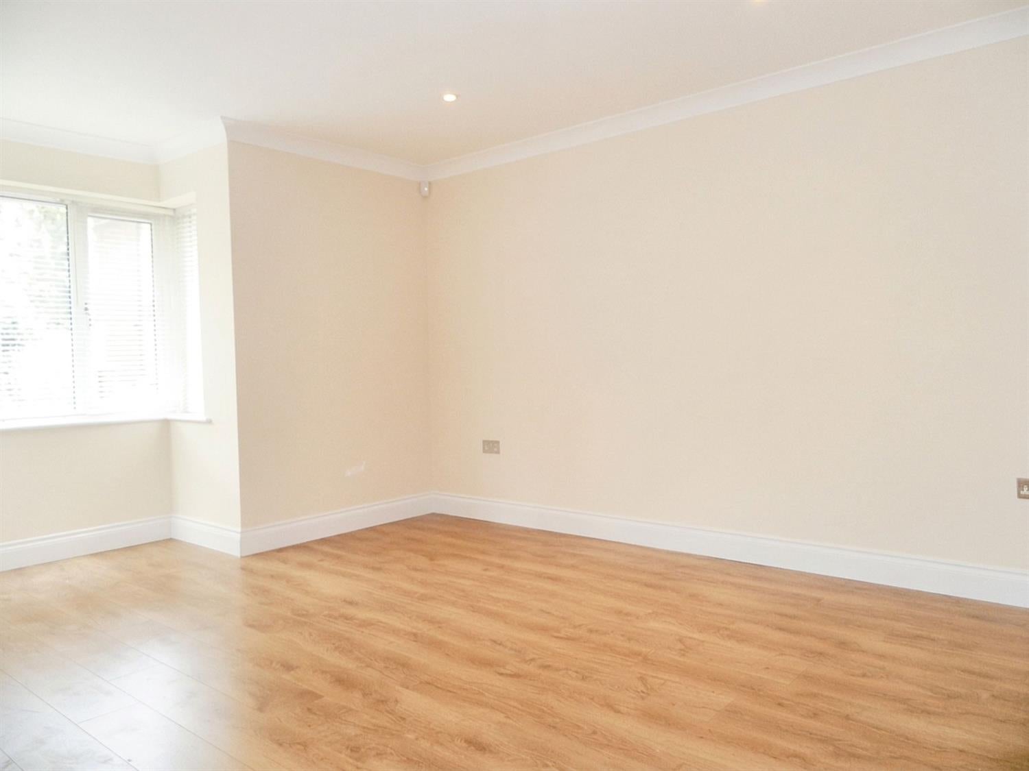 Flat Elm Grove in Horsham