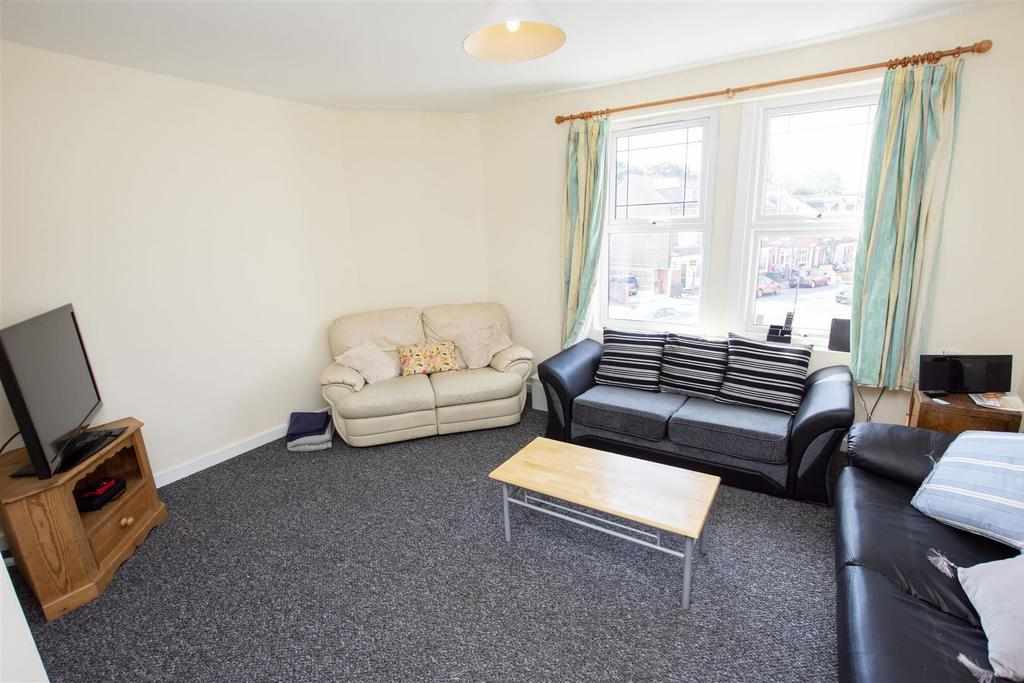 Flat Raddlebarn Road in Birmingham