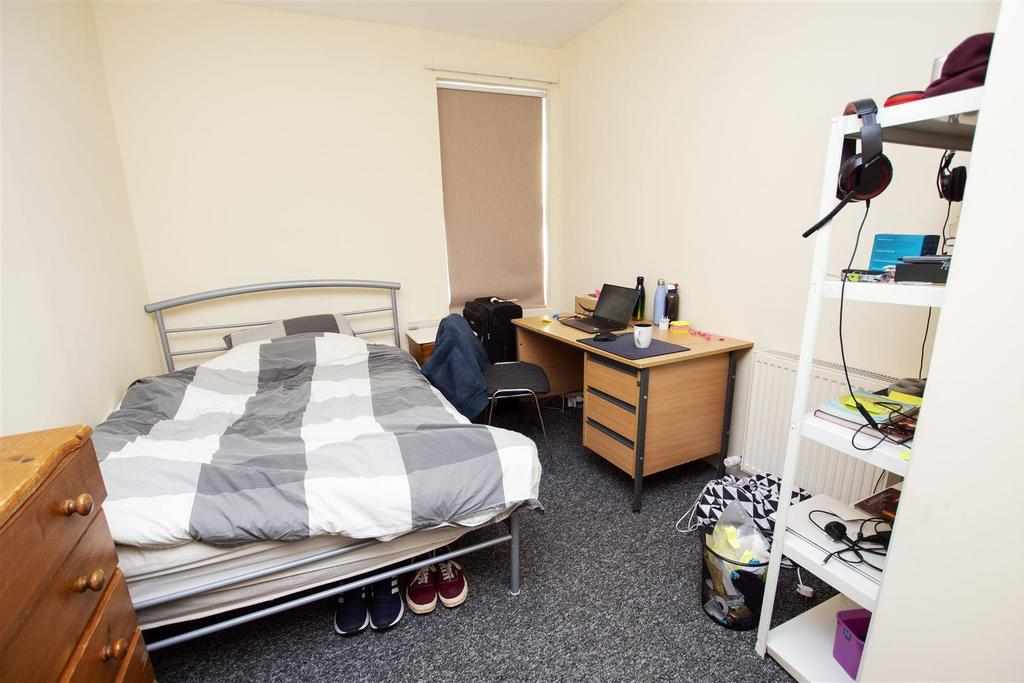Flat Raddlebarn Road in Birmingham