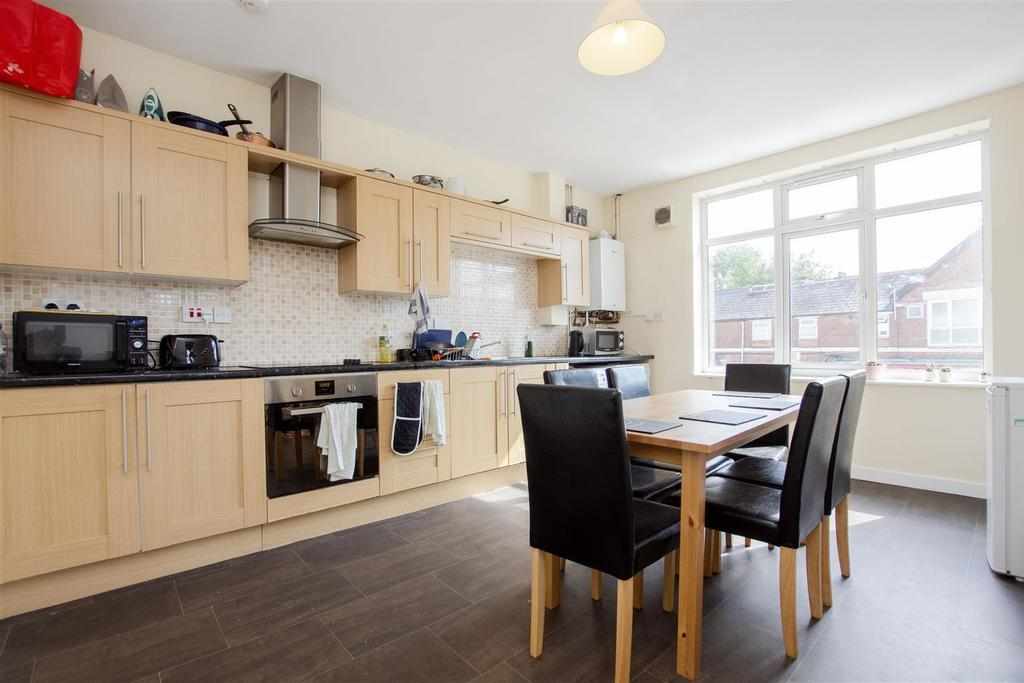 Flat Raddlebarn Road in Birmingham