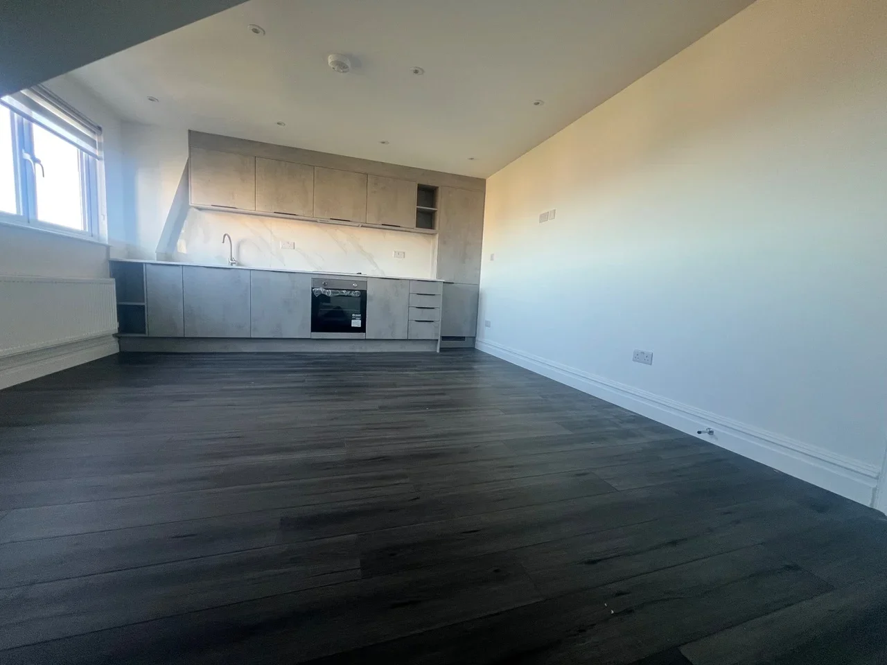 Flat Belvedere Road in Greater London