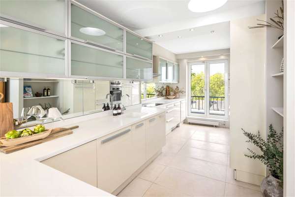 Flat Lancaster Gate in City of Westminster