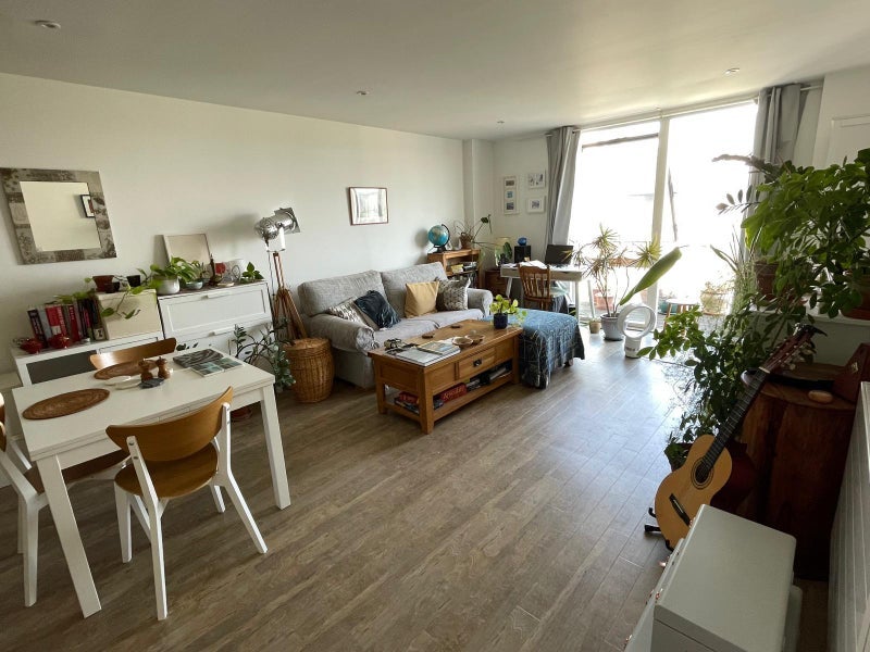 Flat Jacks Farm Way in Greater London