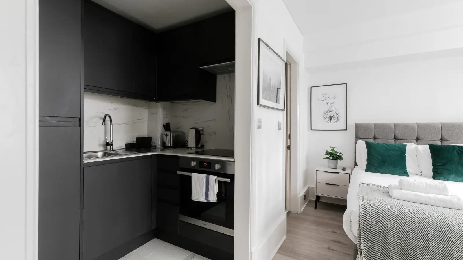Flat Penywern Road in Greater London