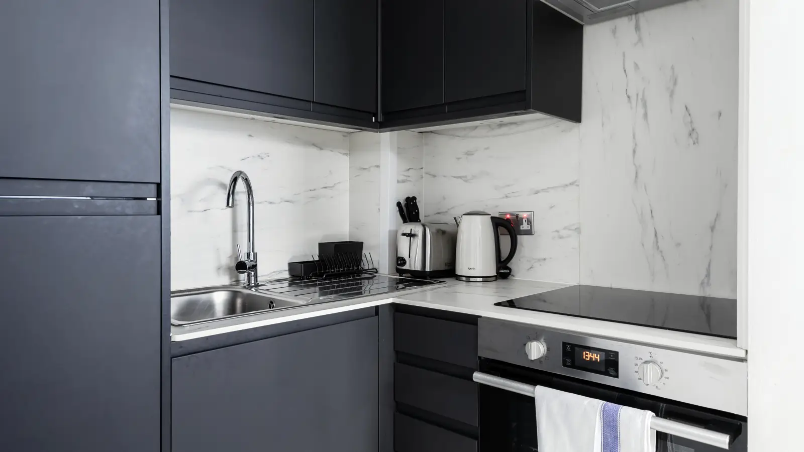 Flat Penywern Road in Greater London