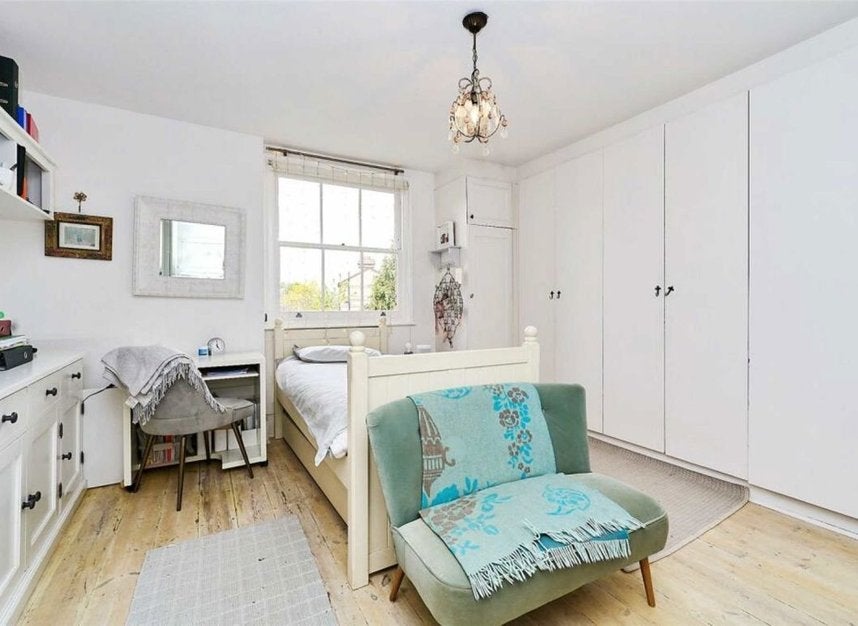 Flat Queen's Road in Greater London