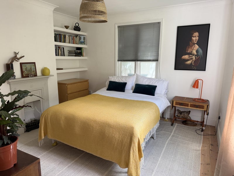 Room Thornhill Road in Greater London