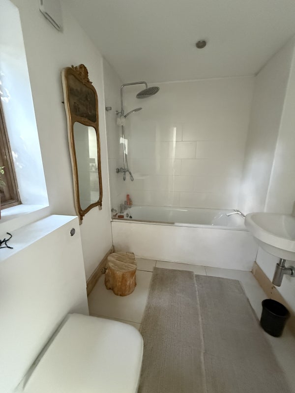 Room Thornhill Road in Greater London