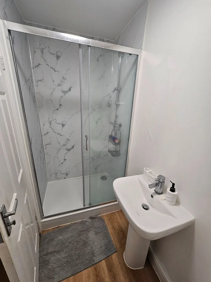 Room Hampden Way in Greater London