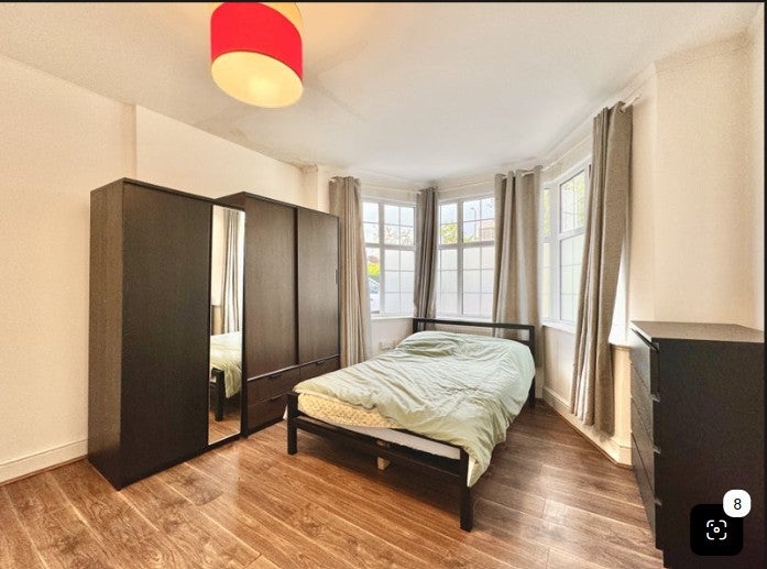 Room Hampden Way in Greater London