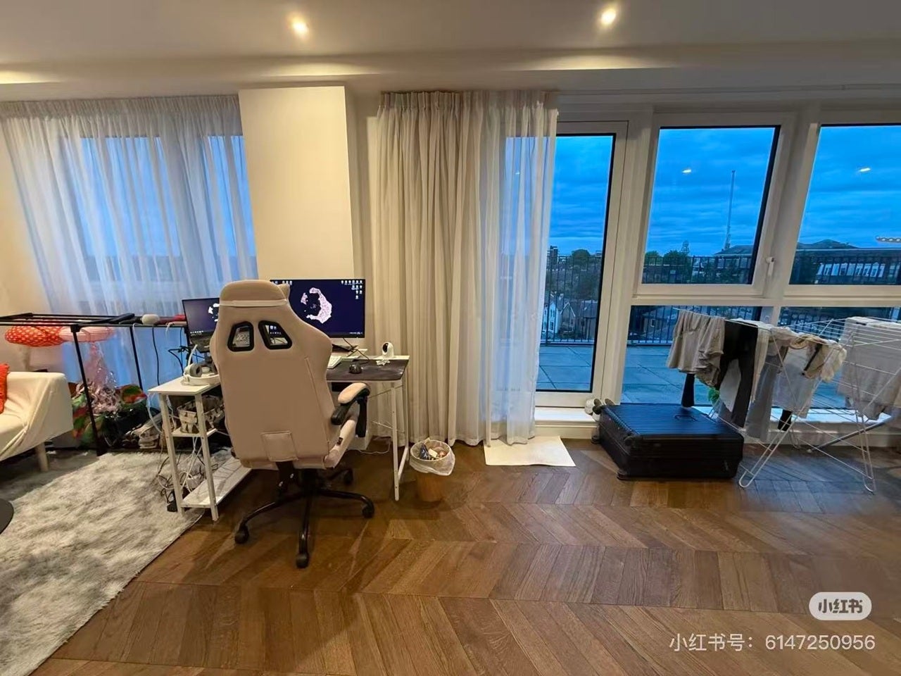 Flat Wheatfield Way in Greater London