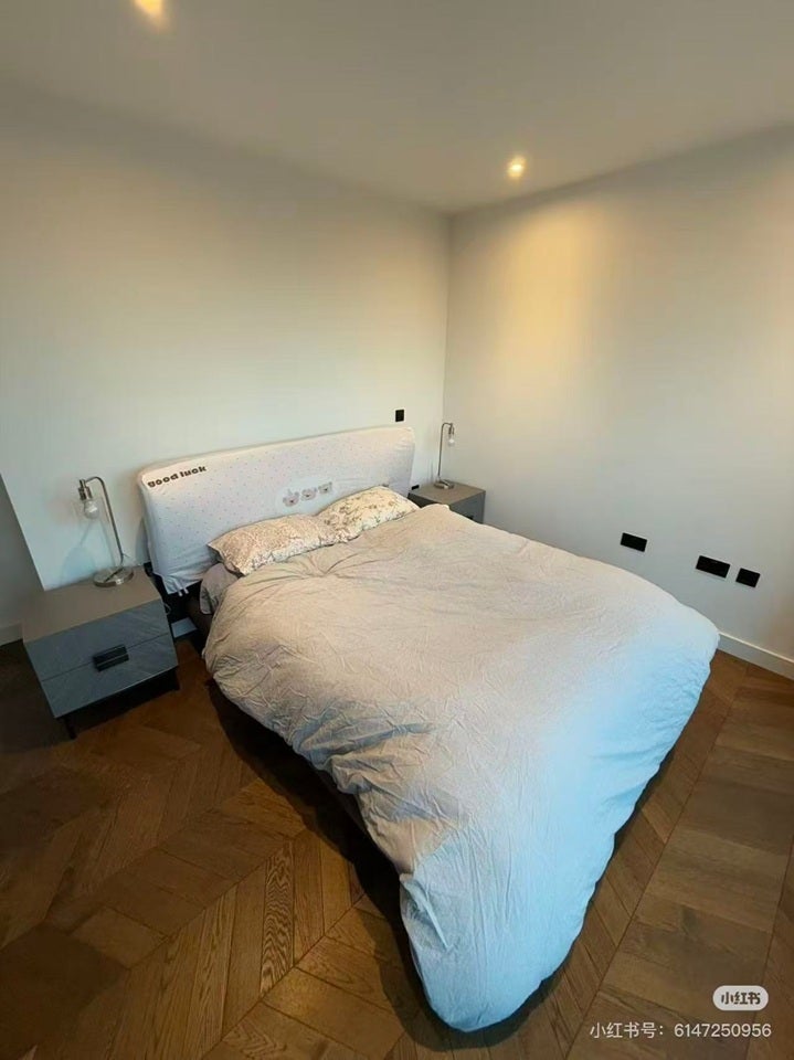 Flat Wheatfield Way in Greater London