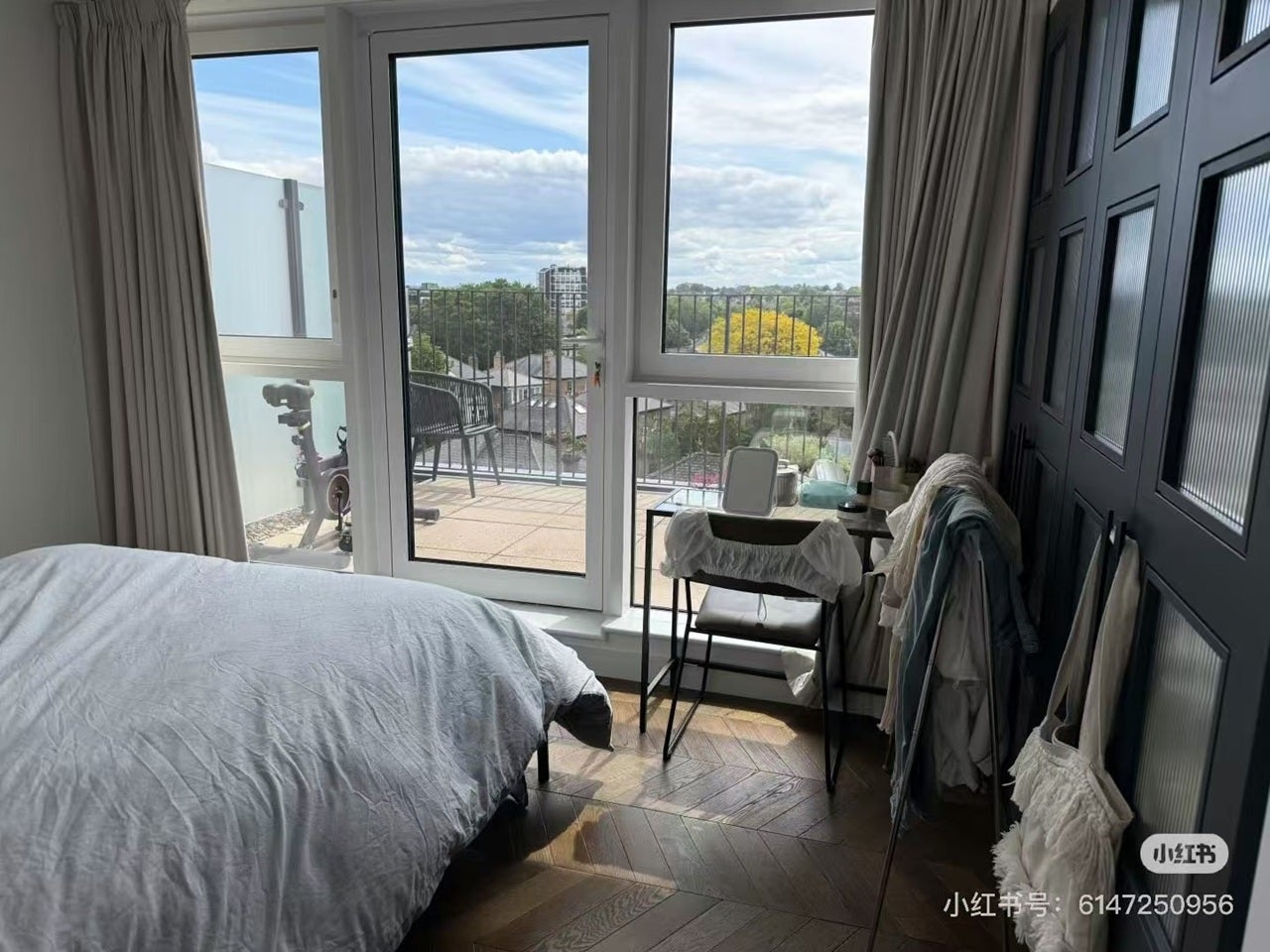 Flat Wheatfield Way in Greater London