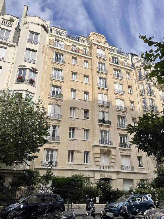 Flat Place de la Porte Maillot in Paris