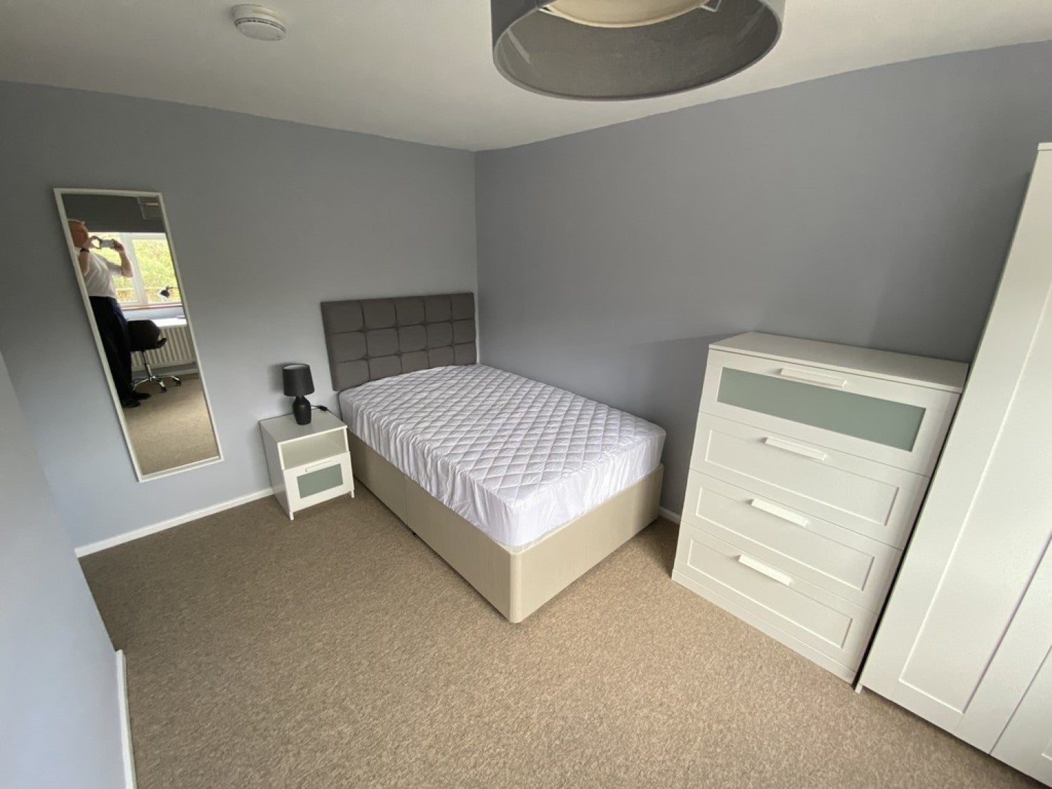 Room Chalk Ridge in Winchester
