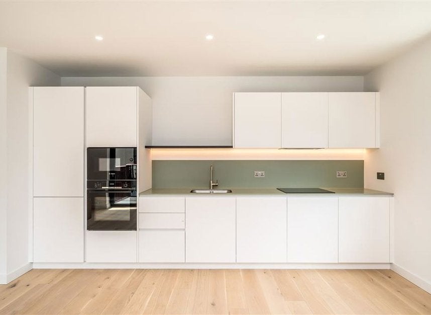 Flat Pilot Walk in Greater London