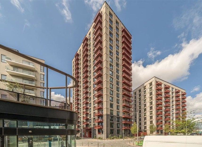 Flat Pilot Walk in Greater London