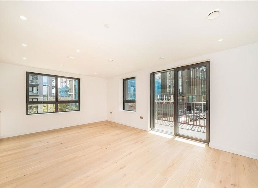 Flat Pilot Walk in Greater London