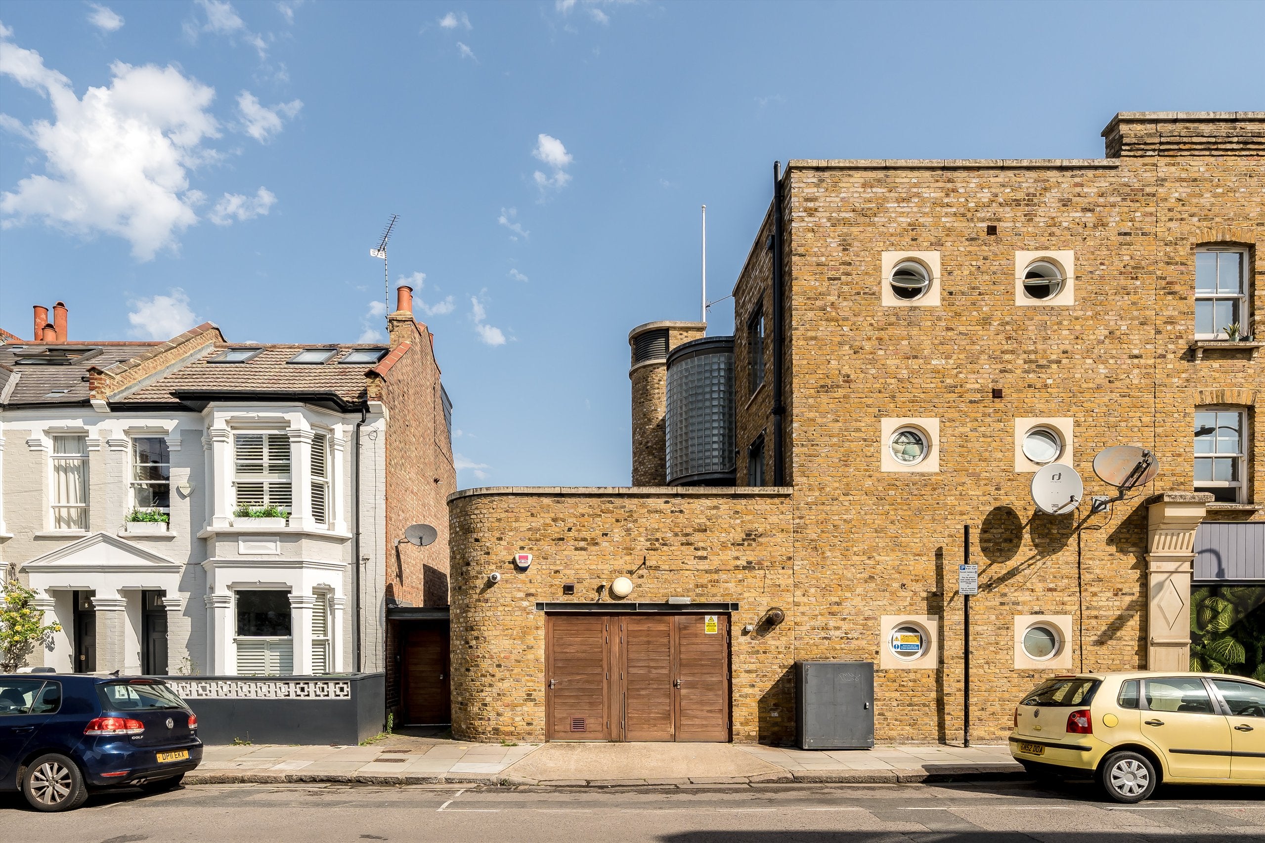 Flat Munster Road in Greater London